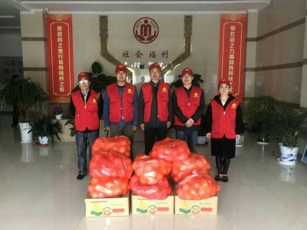 黨(dang)支部到(dao)兒(er)童福利院(yuan)開展送溫(wen)煗活動(dong).jpg